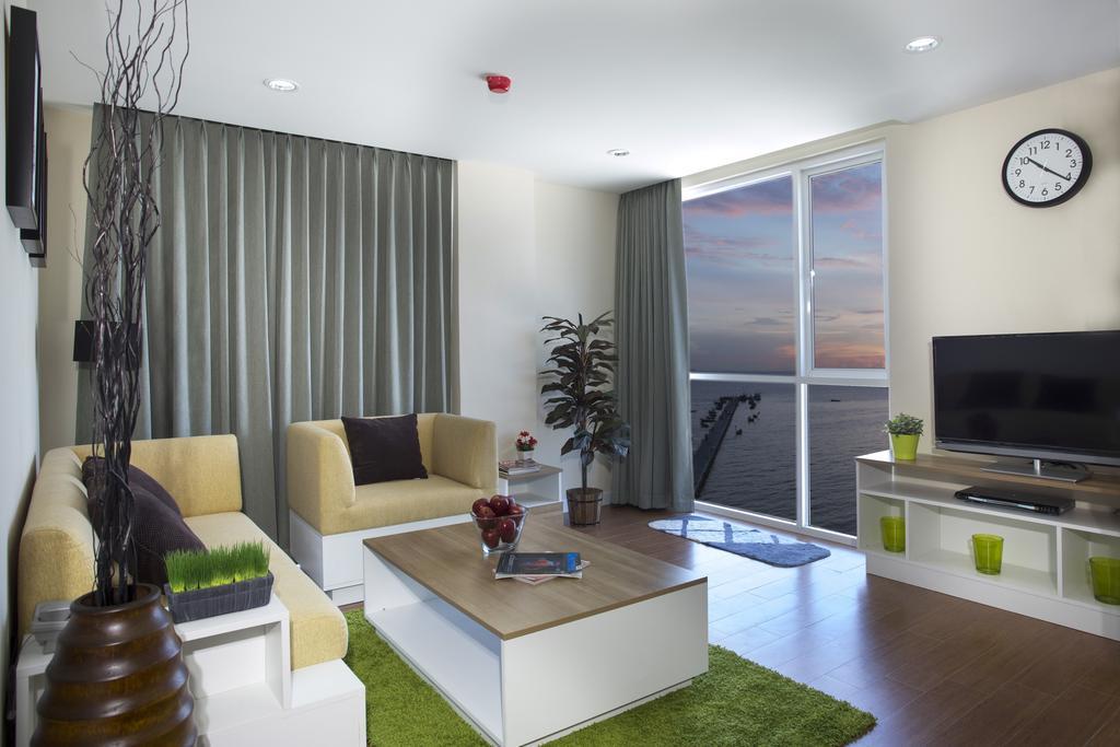 Bbg Seaside Luxurious Service Apartment Bangsaen Zimmer foto